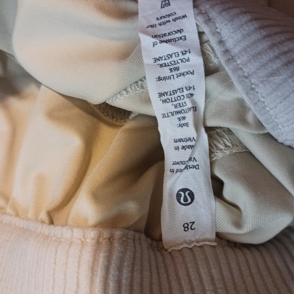 Lululemon Womens Khaki Cropped capri Cargo Pants Elastic‎ Waist Size 28 us 6/8 - Picture 5 of 5